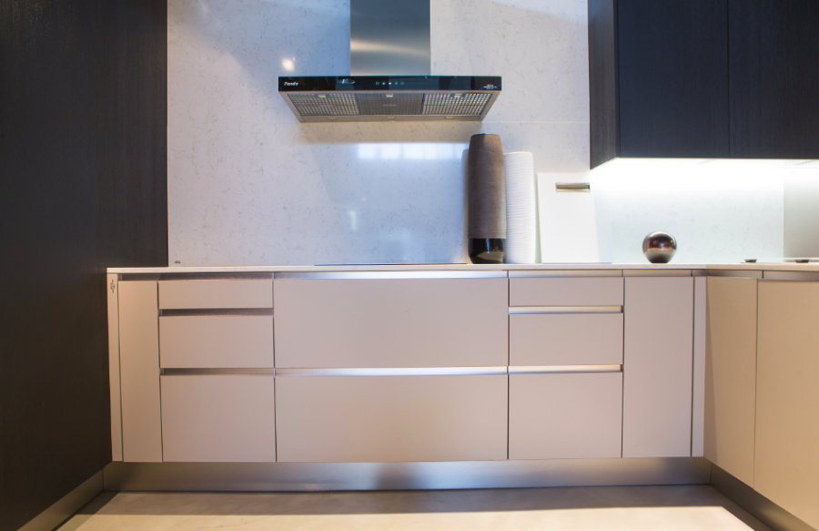 Jey integrated handle for kitchens. Tirador integrado para cocinas.