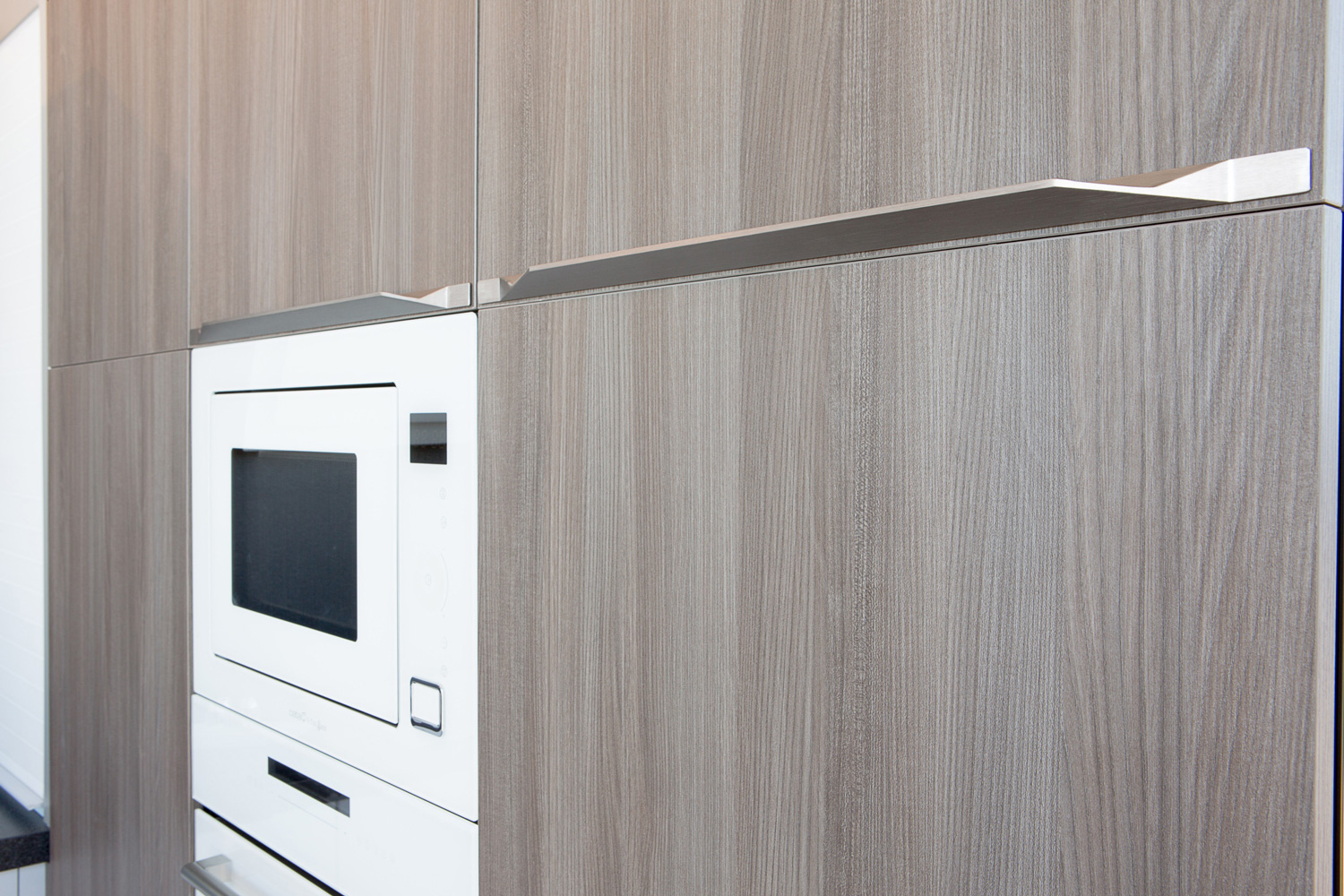 Tamm aluminum kitchen handle by Viefe. Tirador de cocina de aluminio.