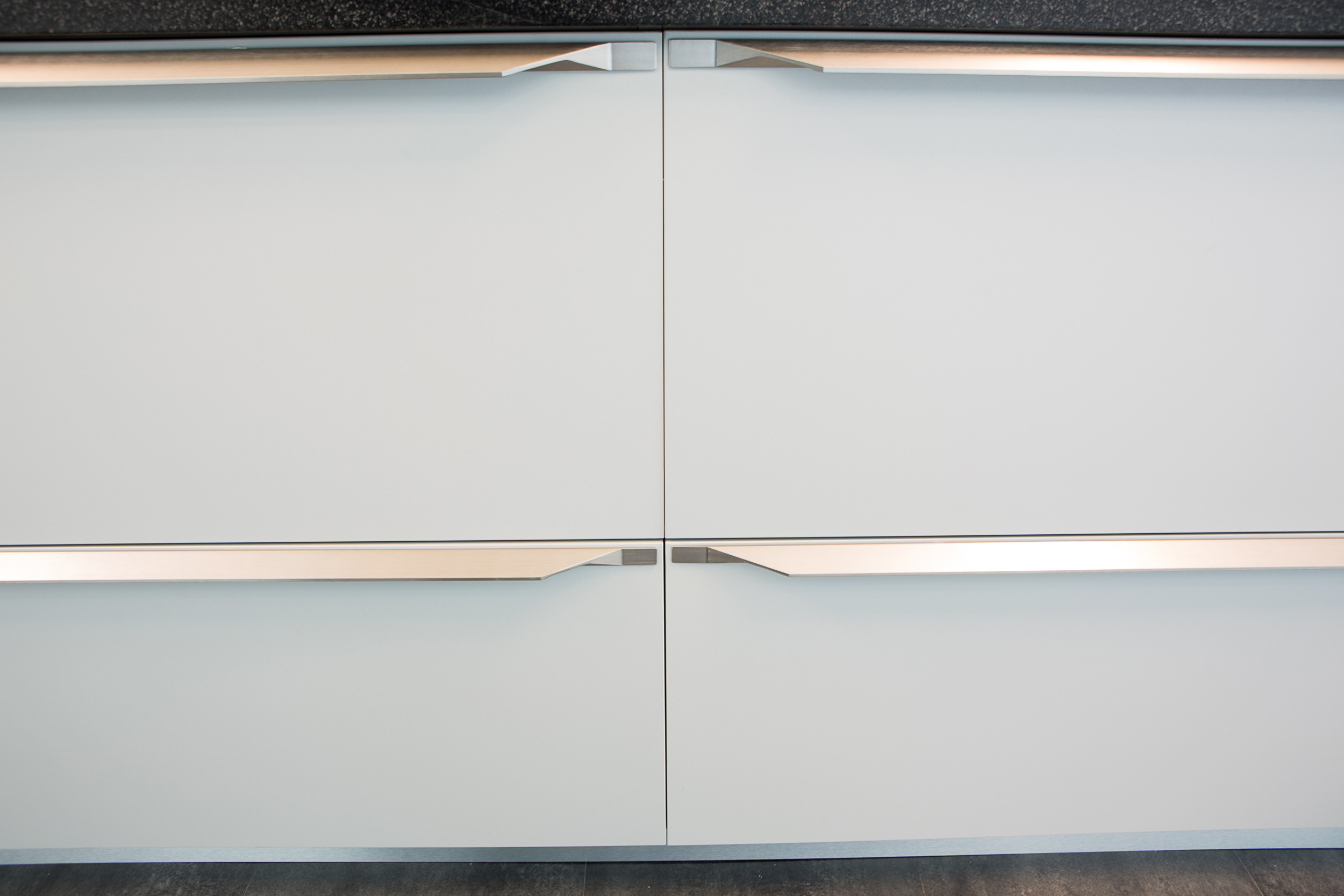 Tamm aluminum kitchen handle by Viefe. Tirador de cocina de aluminio.