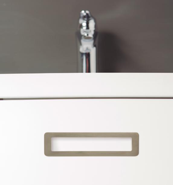 Tiradores integrados en muebles de baño blancos / Built-in handles for  white bathroom furniture - Viefe handles