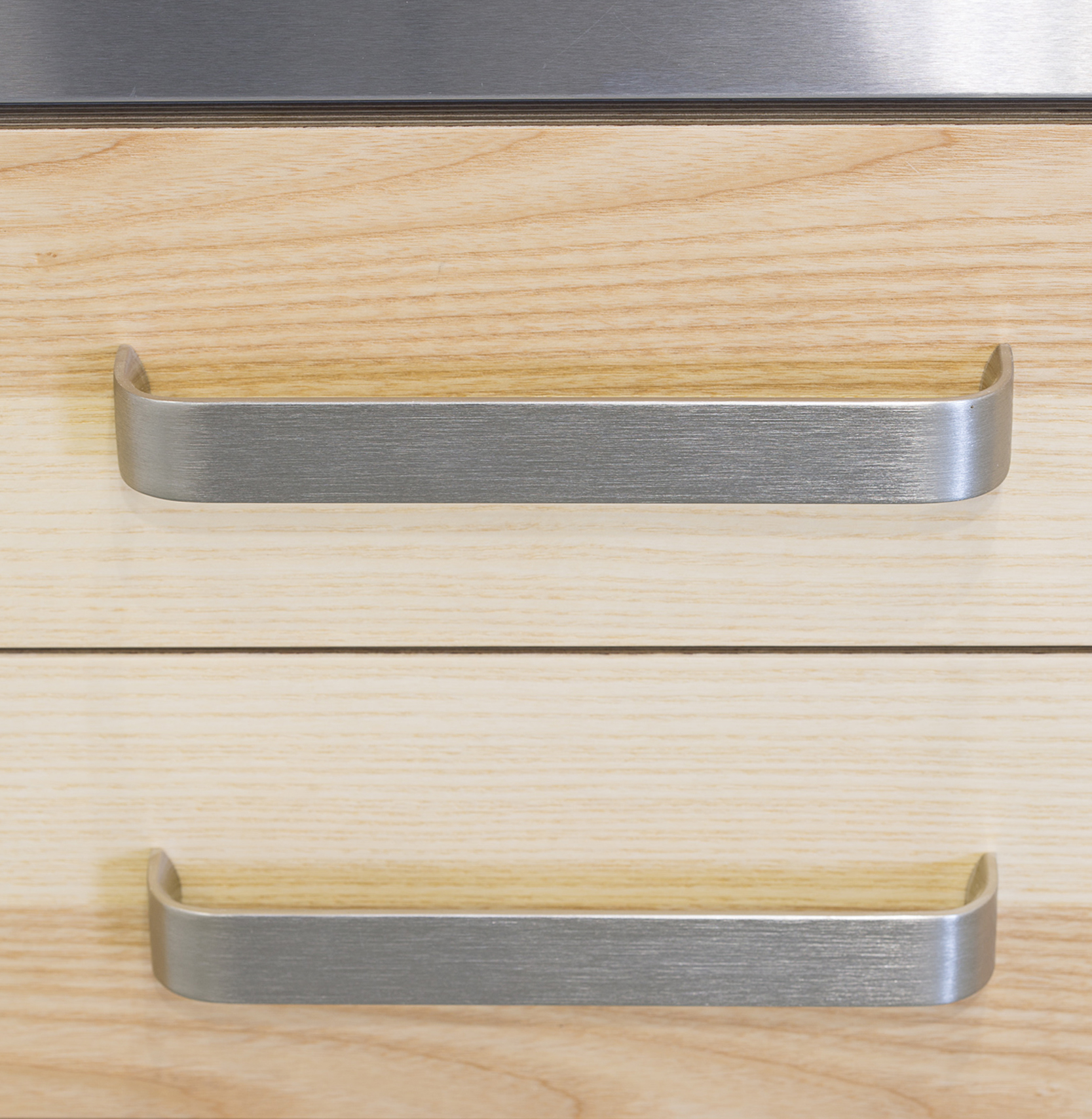 Tirador de aluminio Sense para cocinas modernas / Sense, our aluminum  handle for modern kitchens - Viefe handles